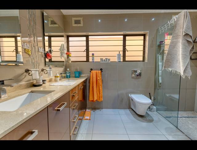 5 BEDROOM HOUSE FOR SALE IN BALLITO CENTRAL